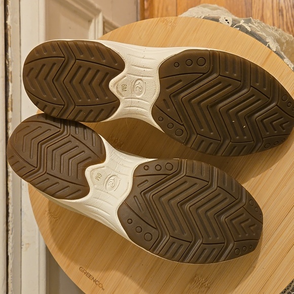 NWOT Easy Spirit leather, foam and floral canvas clogs Sz 6M ⭐️ - Picture 6 of 6